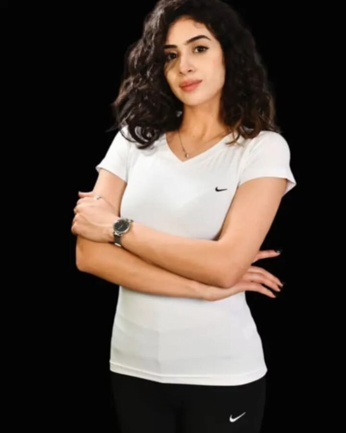 ⁦تيشرت رياضيNike "برقبة2100da"V⁩ - الصورة ⁦3⁩