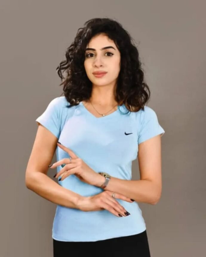 ⁦تيشرت رياضيNike "برقبة2100da"V⁩ - الصورة ⁦4⁩